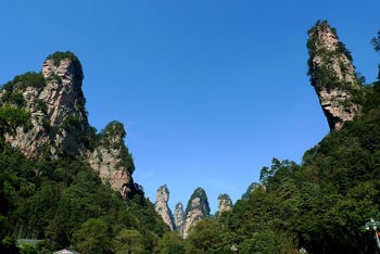 張家界國家森林公園、黃龍洞、天門山、鳳凰古城純玩五日游